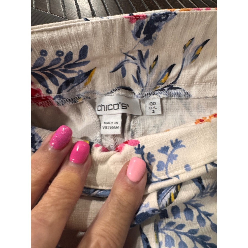 Chicos Pull on Floral Shorts White Pink Blue orange size 2 - Picture 3 of 7